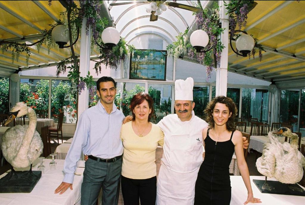 Hotel Ristorante Cigno - Camere And Aparthotel Latisana Exterior foto