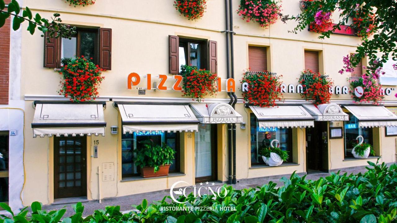Hotel Ristorante Cigno - Camere And Aparthotel Latisana Exterior foto