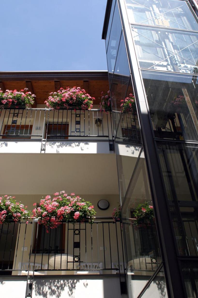 Hotel Ristorante Cigno - Camere And Aparthotel Latisana Exterior foto